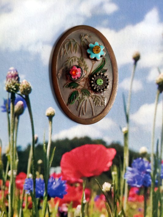 Broche petit bouquet champêtre, réalisée avec divers éléments de récupération