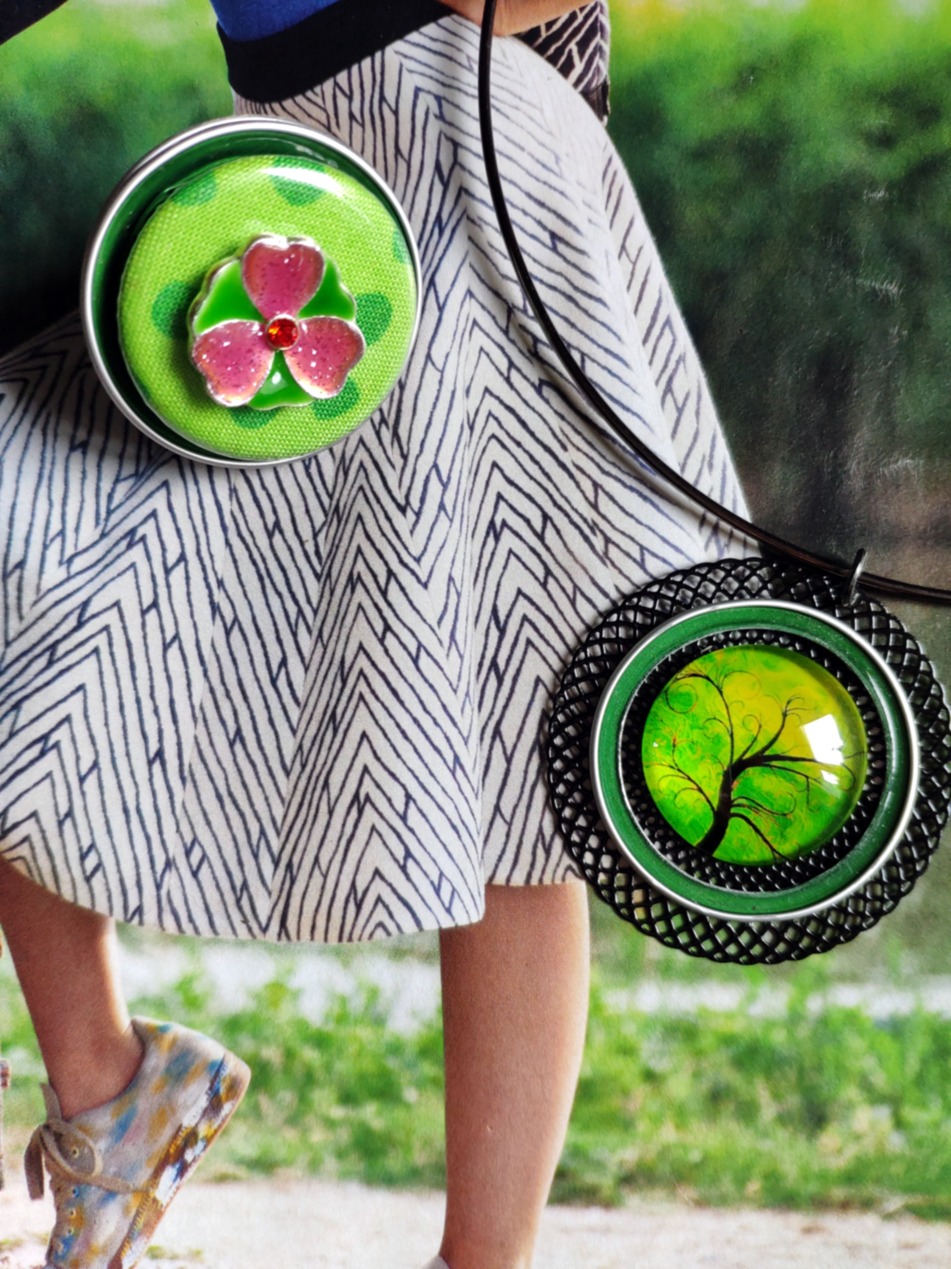 Offre cadeau duo,  pendentif réalisé avec capsule de café et cabochon de verre motif arbre de vie , vendu avec tour de cou, associé à une bague capsule réglable (3.5cm)emplie de gaieté!