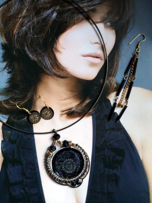 Offre cadeau duo: Pendentif capsule de café et récupération, recouverte de cuir et récupération,vendu avec tour de cou, associé à des boucles , noires et or(au choix, toutes petites adorables, ou longues)
Réf. produit : panier 114 duo64
Prix :