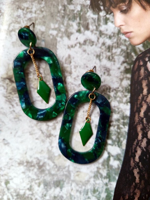 Boucles d'oreilles r&eacute;alis&eacute;es avec &eacute;l&eacute;ments de r&eacute;cup&eacute;ration, pour oreilles perc&eacute;es