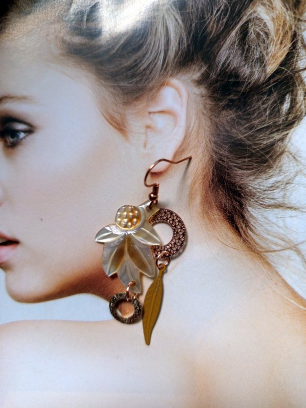 Boucles d'oreilles r&eacute;alis&eacute;es avec &eacute;l&eacute;ments de r&eacute;cup&eacute;ration, pour oreilles perc&eacute;es
