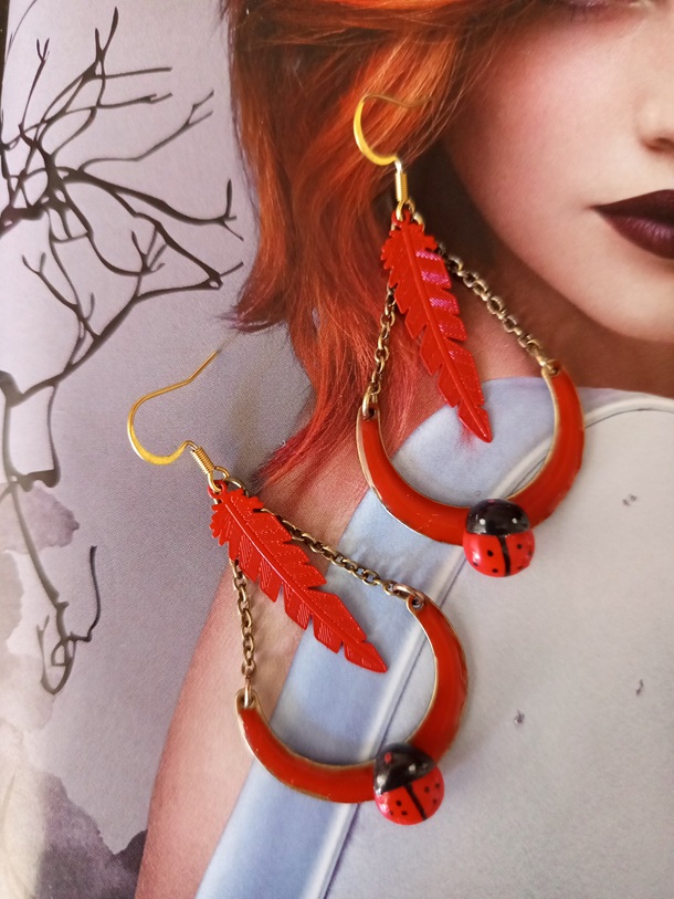 Boucles d'oreilles r&eacute;alis&eacute;es avec &eacute;l&eacute;ments de r&eacute;cup&eacute;ration, pour oreilles perc&eacute;es