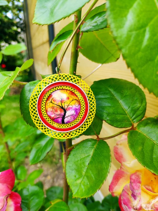 Pendentif capsule de café et son estampe filigranée agrémentée d'un cabochon de verre(vendu avec tour de cou)