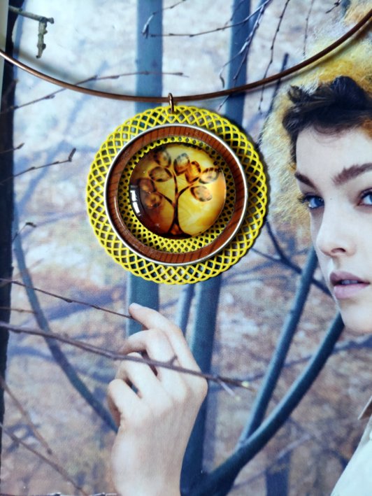 Pendentif capsule de café et son estampe filigranée agrémentée d'un cabochon de verre(vendu avec tour de cou)
