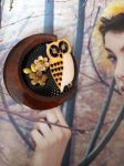 Très belle broche chouette  réalisée avec divers éléments de récupération