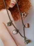Collier breloques réalisé à base de récupération diverse