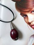 Collier-sautoir réalisé avec perle de récupération, monté sur lacet cuir ,réglable en longueur par perle coulissante