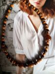 Collier réalisé avec perles de récupération, monté sur câble