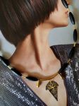 Collier réalisé avec perles de récupération, monté sur câble