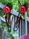 Boucles d'oreilles réalisées avec divers éléments de récupération, pour oreilles percées