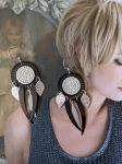 Boucles d'oreilles réalisées avec divers éléments de récupération, pour oreilles percées