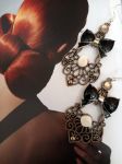 Boucles d'oreilles réalisées avec éléments de récupération, pour oreilles percées