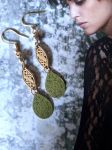 Boucles d'oreilles réalisées avec éléments de récupération, pour oreilles percées
