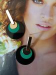 Boucles d'oreilles réalisées avec éléments de récupération, pour oreilles percées