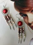 Boucles d'oreilles réalisées avec divers éléments de récupération, pour oreilles percées