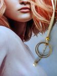 Collier-sautoir réalisé avec des éléments de récupération, monté sur lacet cuir ,réglable en longueur par perle coulissante