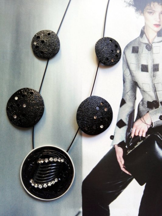 collier capsule de café et récupération, total look noir ,monté sur câble