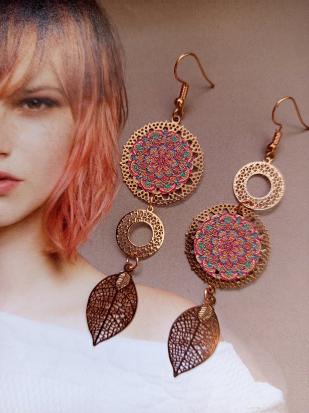Boucles d'oreilles r&eacute;alis&eacute;es avec &eacute;l&eacute;ments de r&eacute;cup&eacute;ration, pour oreilles perc&eacute;es