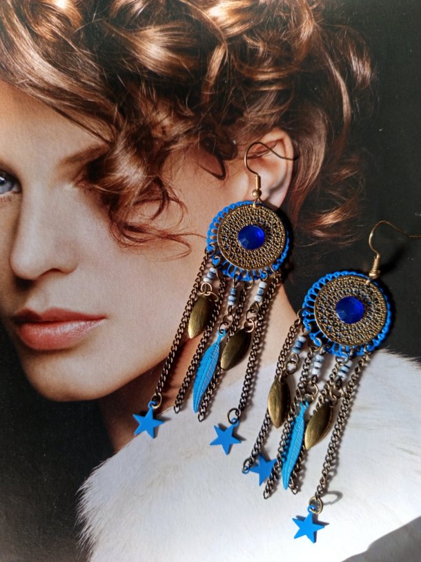 Boucles d'oreilles r&eacute;alis&eacute;es avec &eacute;l&eacute;ments de r&eacute;cup&eacute;ration, pour oreilles perc&eacute;es