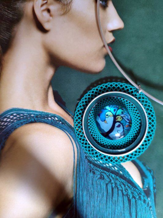 Pendentif capsule de café et son estampe filigranée agrémentée d'un cabochon de verre(vendu avec tour de cou)