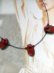 Collier réalisé avec perles et fleurs séchées(récupération), monté sur câble