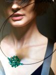 Collier réalisé avec une très jolie perle  de récupération, monté sur câble