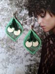 Boucles d'oreilles réalisées avec éléments de récupération, pour oreilles percées