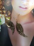 Boucles d'oreilles réalisées avec cuir et éléments de récupération, pour oreilles percées