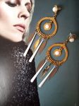 Boucles d'oreilles réalisées avec divers éléments de récupération, pour oreilles percées