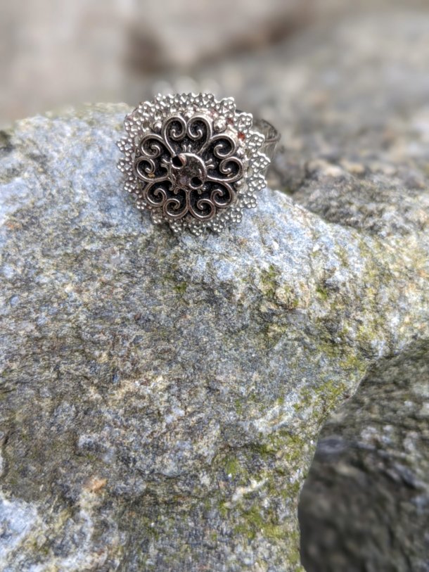 bague réalisée avec des éléments de récupération, réglable