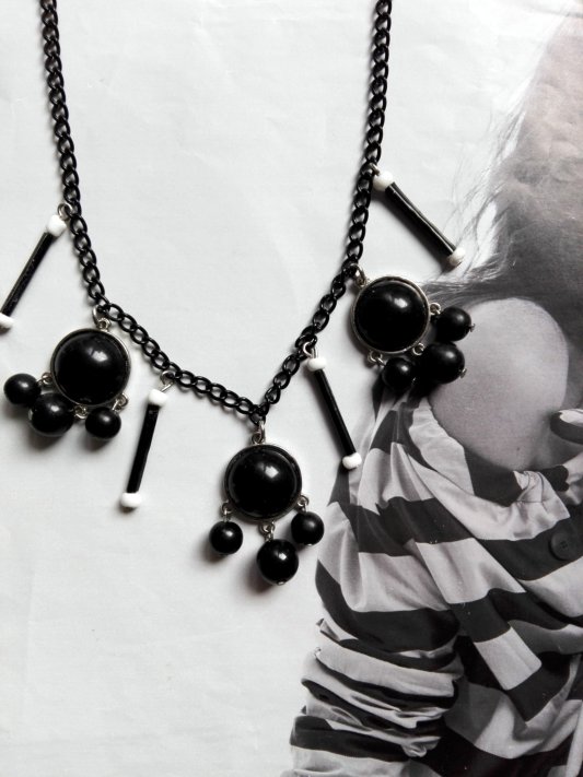 collier capsule de café et récupération, total look noir ,monté sur chaîne noire