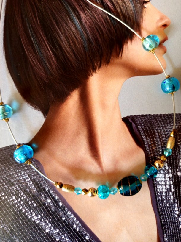 Collier réalisé avec perles de récupération, monté sur câble