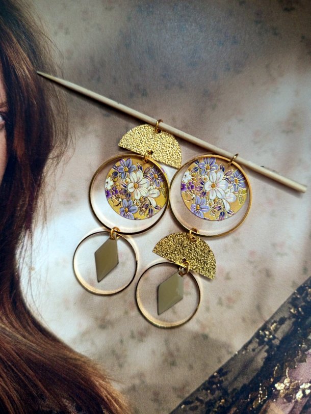 Boucles d'oreilles r&eacute;alis&eacute;es avec &eacute;l&eacute;ments de r&eacute;cup&eacute;ration, pour oreilles perc&eacute;es