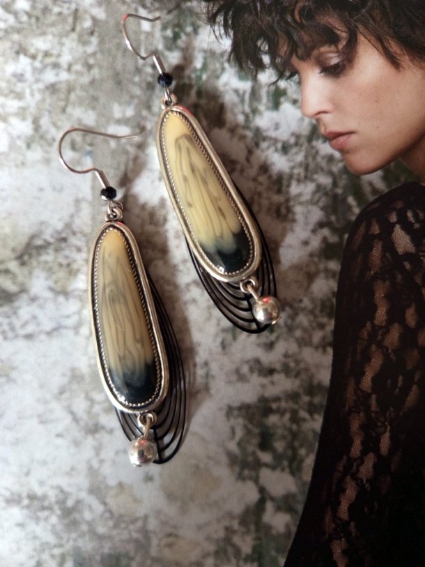 Boucles d'oreilles r&eacute;alis&eacute;es avec &eacute;l&eacute;ments de r&eacute;cup&eacute;ration, pour oreilles perc&eacute;es