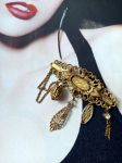 Très belle broche vintage réalisée à partir de divers éléments de récupération