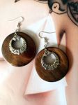 Boucles d'oreilles bois réalisées avec éléments de récupération, pour oreilles percées