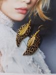 Boucles d'oreilles cuir  r&eacute;alis&eacute;es avec &eacute;l&eacute;ments de r&eacute;cup&eacute;ration, pour oreilles perc&eacute;es